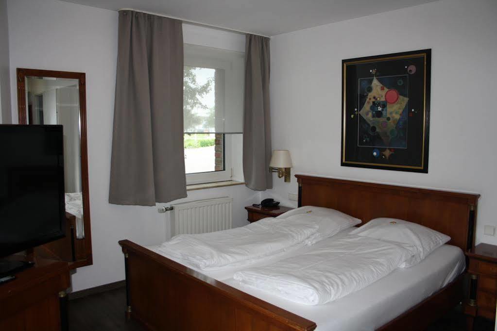 Hotel Schwarzer Adler Moers Extérieur photo